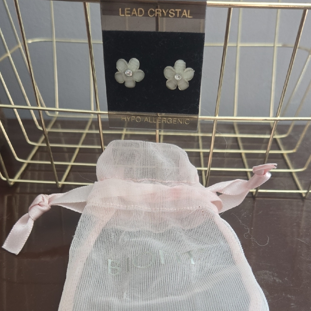 Lead Crystal Flower Earrings (Brand New/Never Worn)